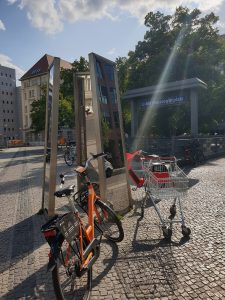 einkaufswagen-hausvogteiplatz-berlin